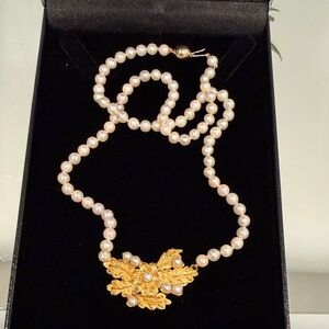 Elegant Solid 18K Floral station pearl beads strand Necklace.20”
